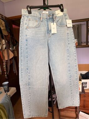 NWT Forever 21 Light Wash High-Waist Straight Jeans - Light Blue